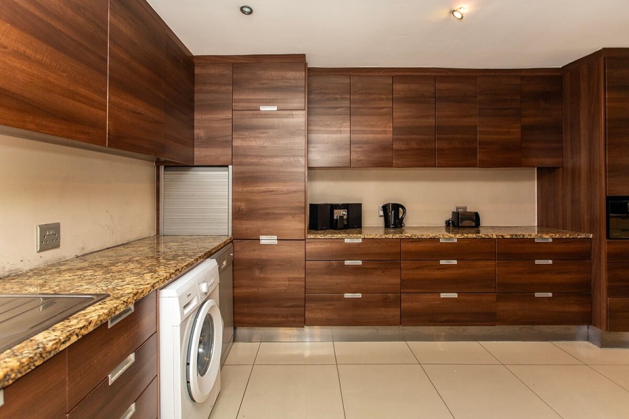 6 Bedroom Property for Sale in Vredekloof Heights Western Cape